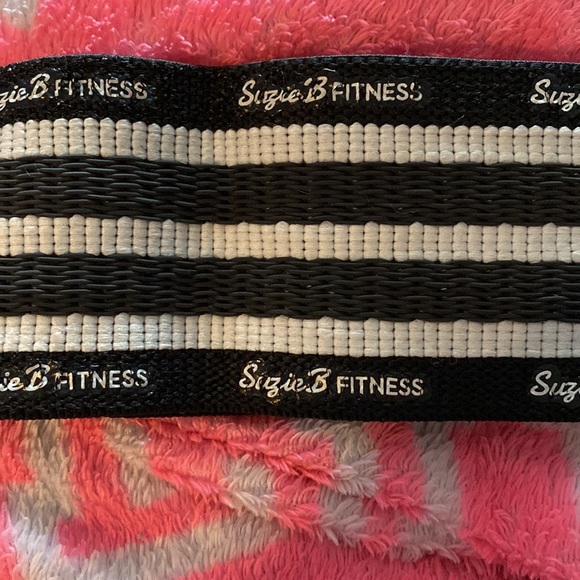 Suzie B Glute Band Leopard - Picture 8 of 9